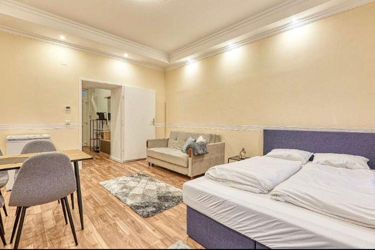 Апартаменты Lovely Airbnb Near Schoenbrunn Вена Экстерьер фото